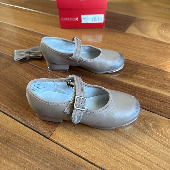 Capezio Tap shoes girl size 10 - Picture 4 of 5